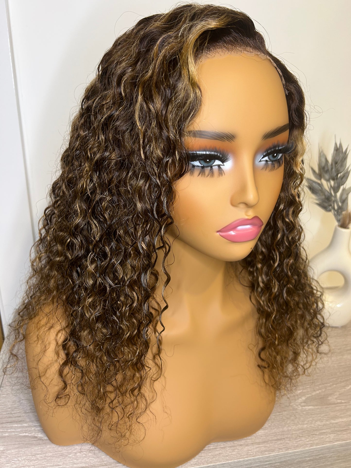 Luxury Curly highlight wig. 5x5 Transparent lace