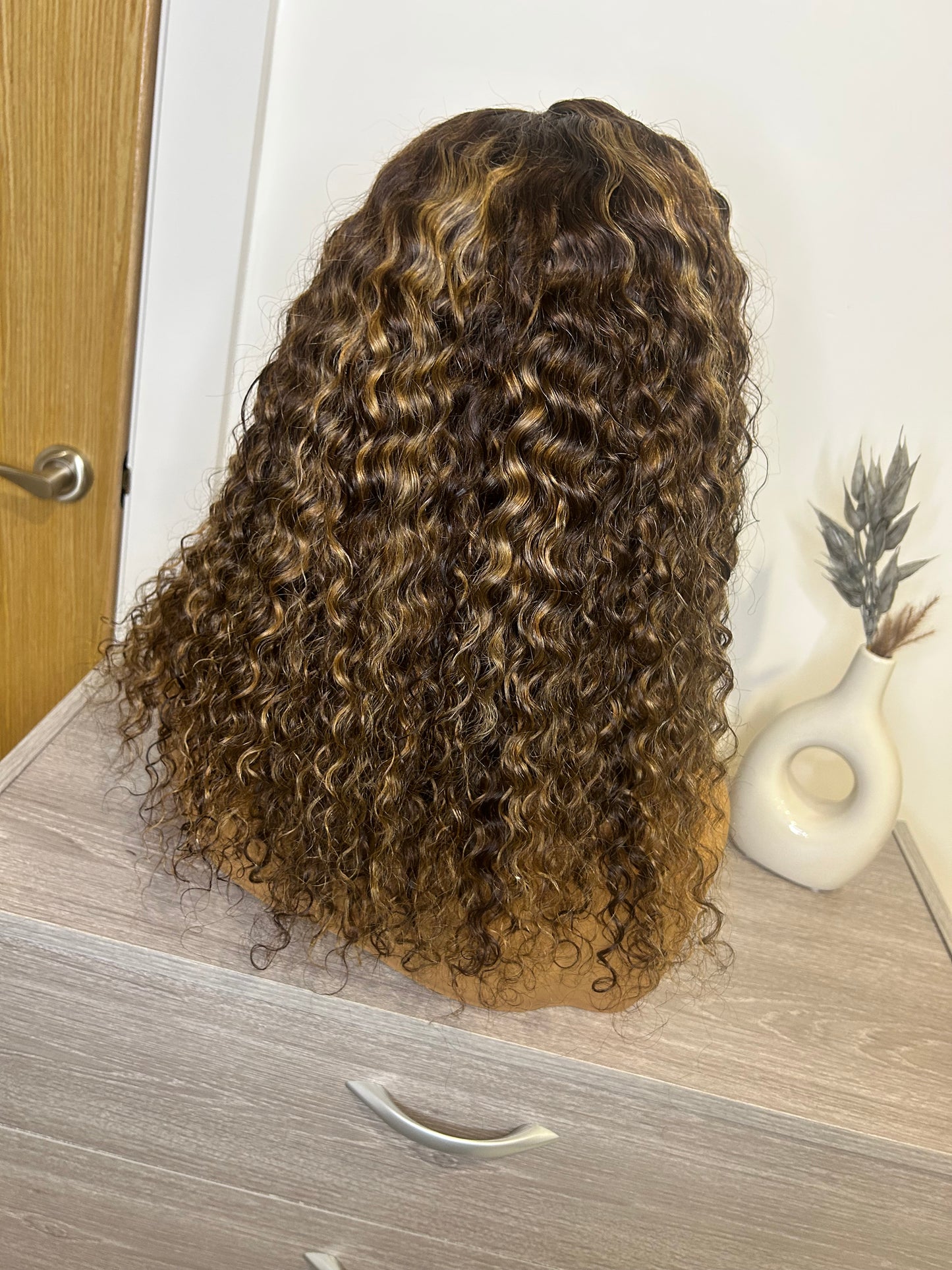 Luxury Curly highlight wig. 5x5 Transparent lace