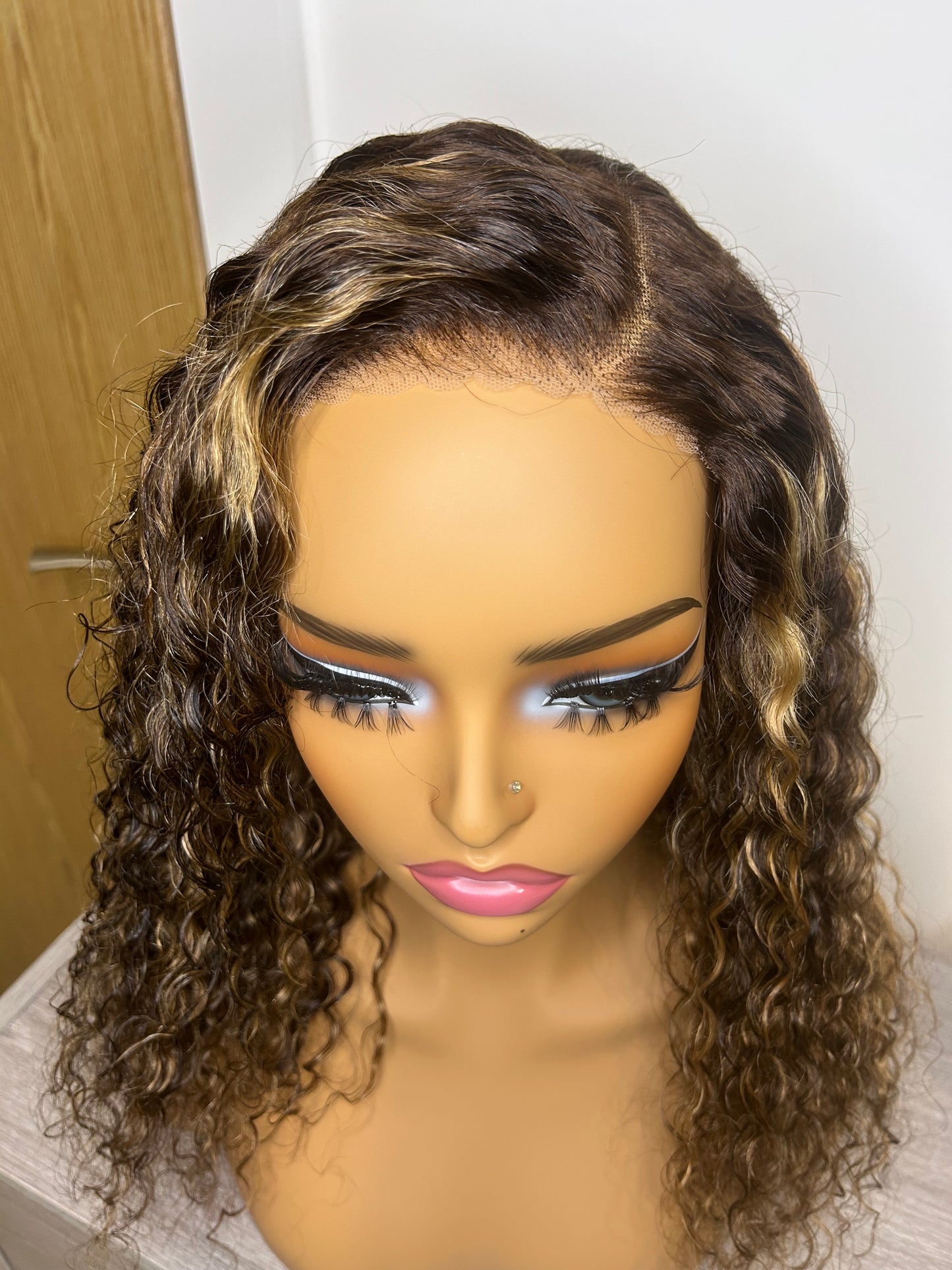 Luxury Curly highlight wig. 5x5 transparent lace frontal, 250g. 100% virgin human hair