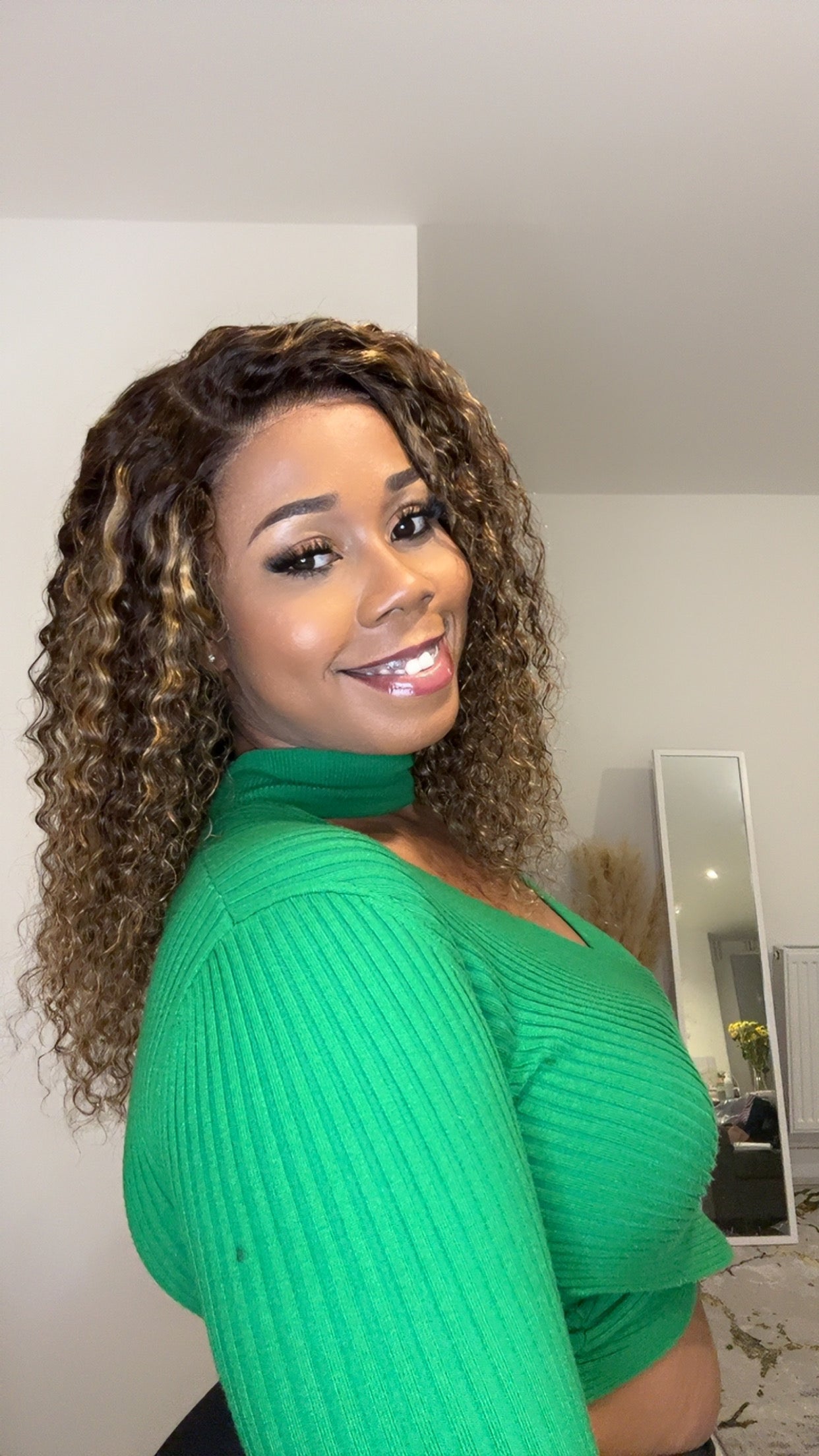 Luxury Curly highlight wig. 5x5 transparent lace frontal, 250g. 100% virgin human hair