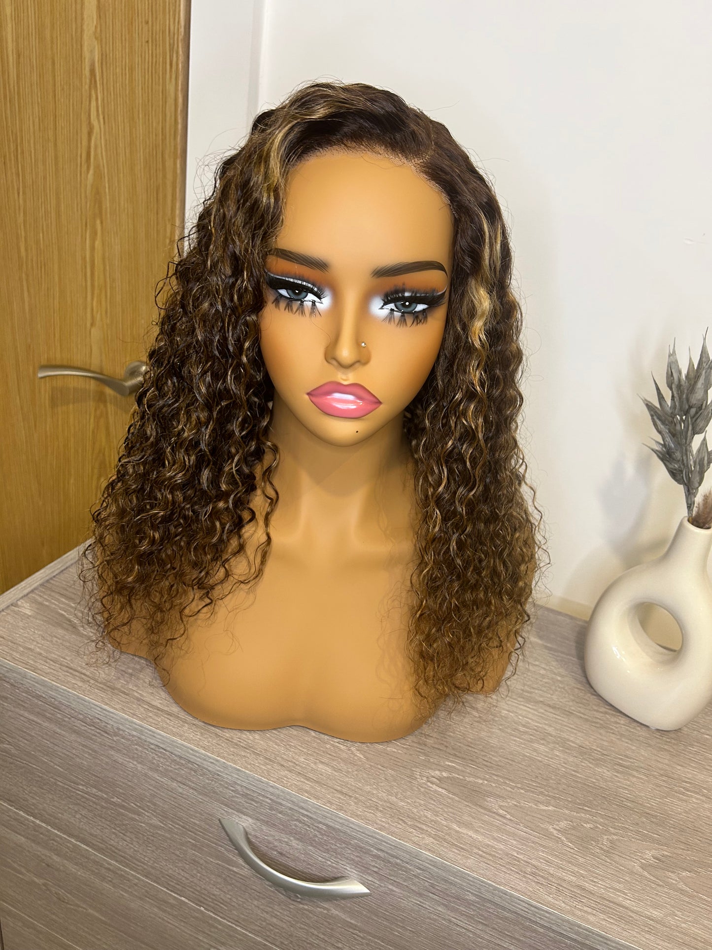 Luxury Curly highlight wig. 5x5 transparent lace frontal, 250g. 100% virgin human hair